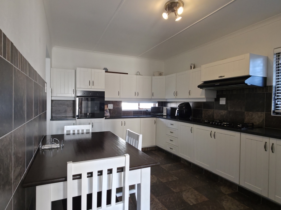 5 Bedroom Property for Sale in Wavecrest Eastern Cape